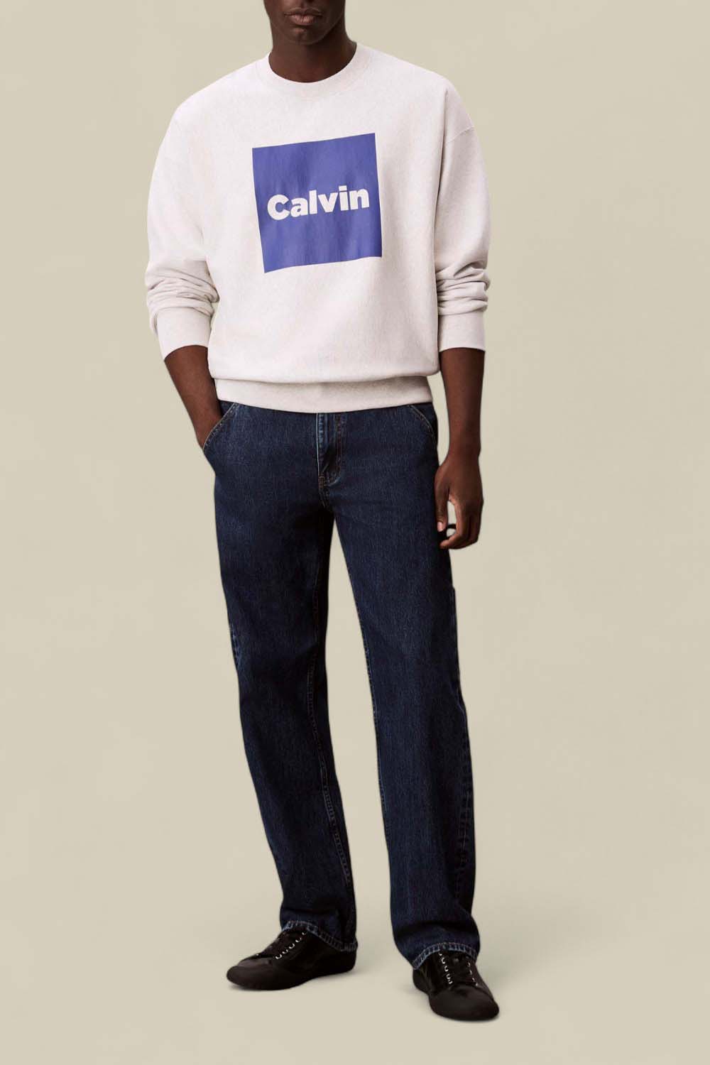 תמונת כל הלוק של סווטשירט